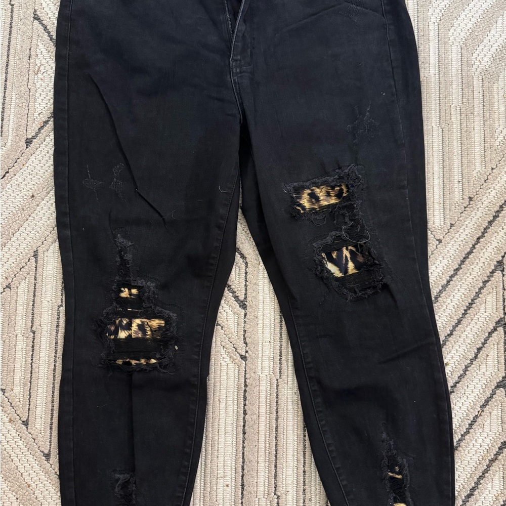 Judy Blue Leopard Print black distressed EUC 18W